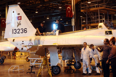 Cumhurbaşkanı Gül F-16 kokpitinde