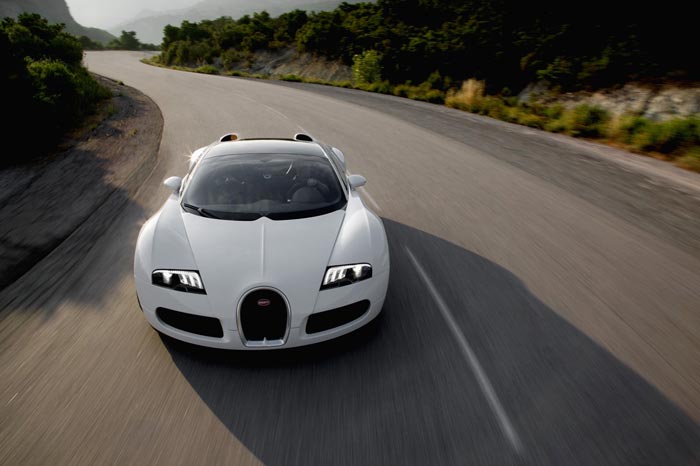 Bugatti yeni Veyron'u tanıttı