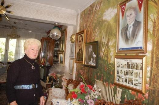 Evin her yeri Atatürk resmi