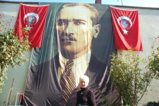 Evin her yeri Atatürk resmi