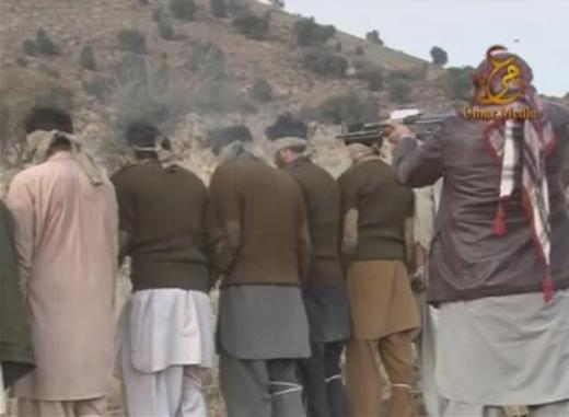 Taliban Pakistan askerlerini kurşuna dizdi