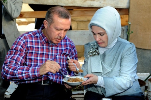 Başbakan Erdoğan ile Emine Erdoğan nasıl tanıstı ?
