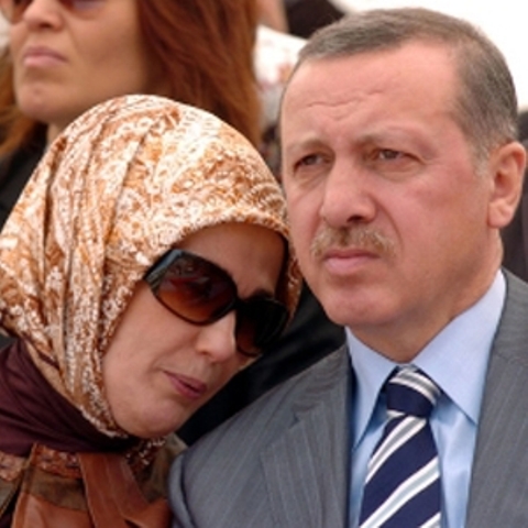 Başbakan Erdoğan ile Emine Erdoğan nasıl tanıstı ?
