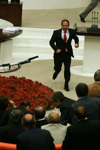 AKP'liler havaya uçtu