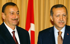 Erdoğan ve Aliyev imzalıyor