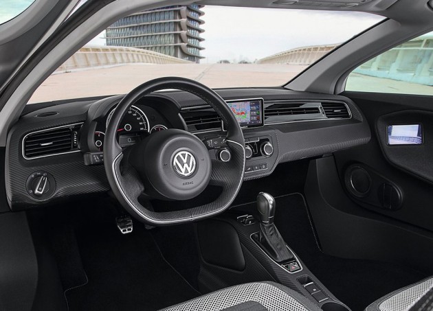 Volkswagen XL1 100 km'de 1 litre bile yakmıyor