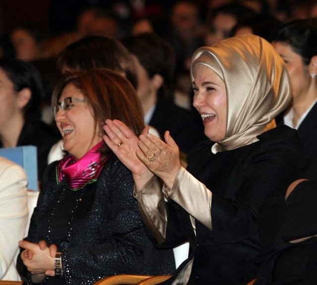 Cem Yılmaz'ın esprileri Emine Erdoğan'ı güldürdü