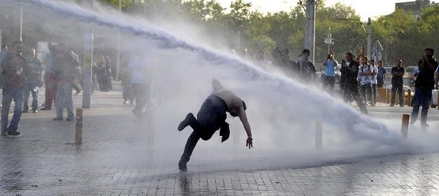 Gezi Parkı'ndaki gazlı müdahaleye ünlüler ne dedi?