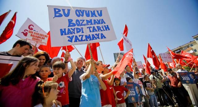 Balkan Türklerinden Erdoğan'a destek mitingi