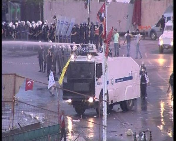Taksim Meydanı ve Gezi Parkı'na müdahale