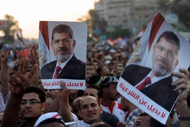 Mursi destekçilerinden ordunun darbesine protesto