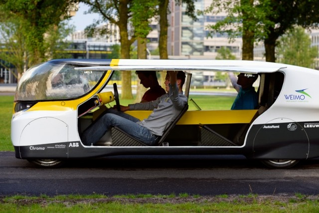 Dünyanın ilk güneş enerjili aile otomobili