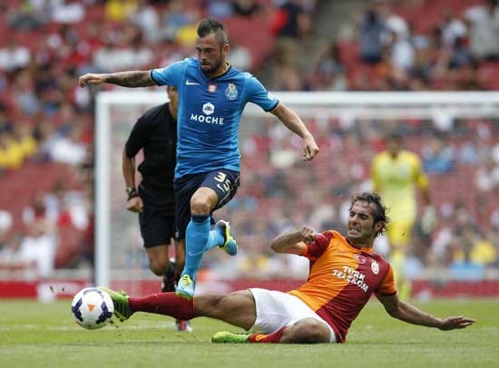 Galatasaray-Porto mücadelesinden kareler
