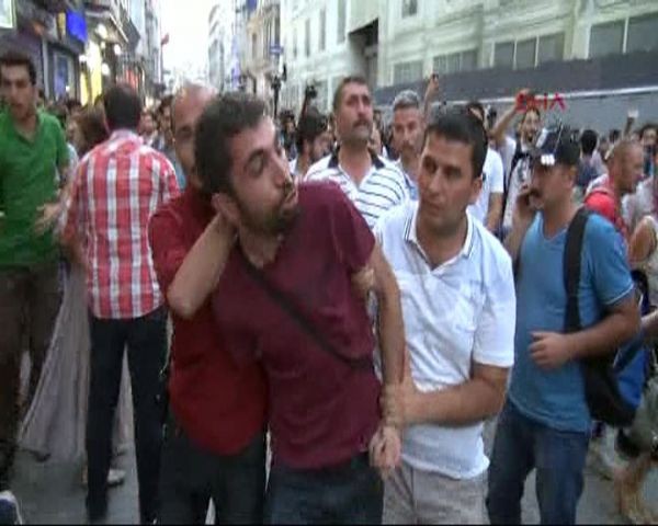 Gezi Parkı kapatıldı Taksim karıştı