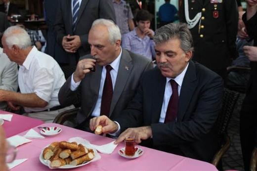 Cumhurbaşkanı Gül vatandaşlarla kahvaltı etti