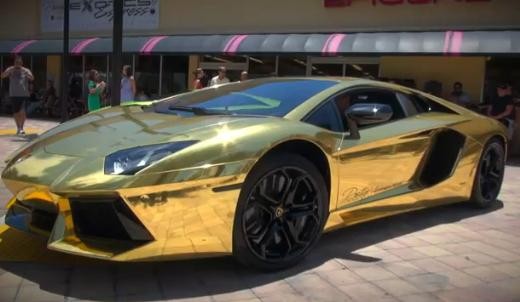 Süper zengine süper altın otomobil