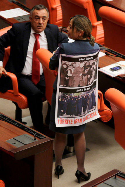 CHP'li Yılmaz'dan Mecliste 'duran kadın' eylemi