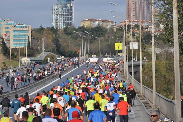 Maraton ve halk koşusuna yoğun ilgi