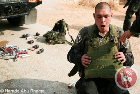 Bomba İsrail askerlerinin elinde patladı