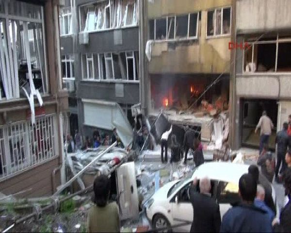 Taksim'de bir binada patlama