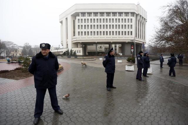 Kırım'da parlamento binası ele geçirildi