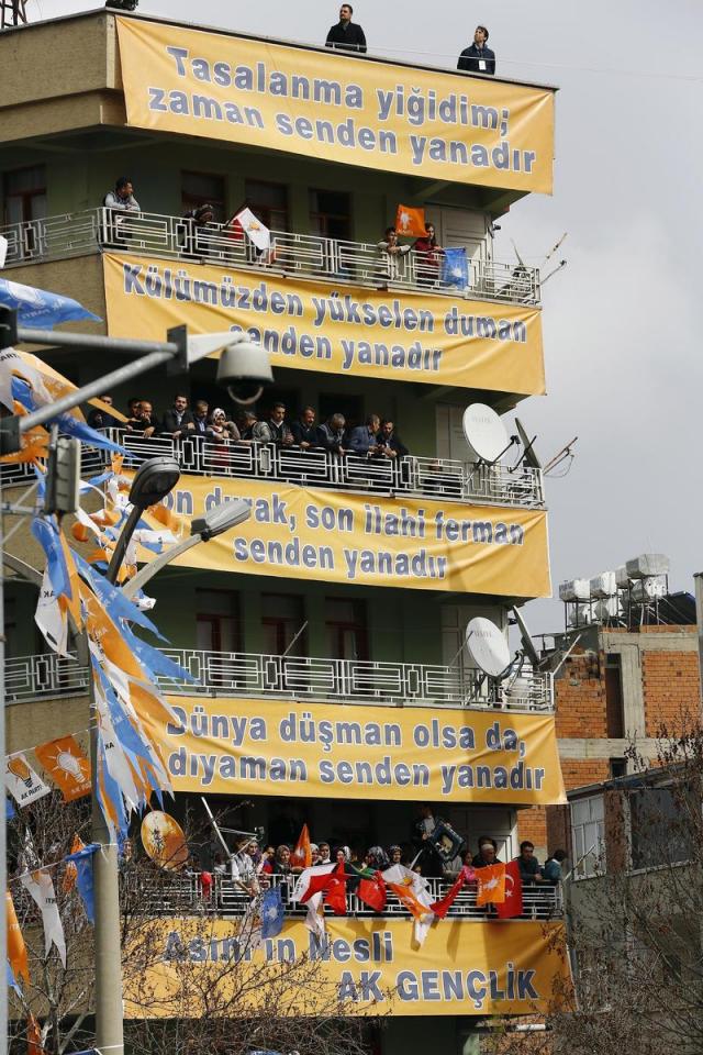 Başbakan Erdoğan'a bayraklı çoşku seli