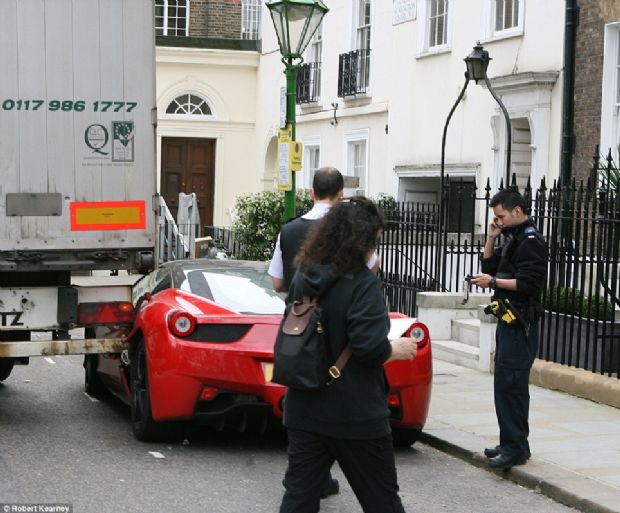 650 bin lira değerindeki Ferrari sokağa bırakılırsa