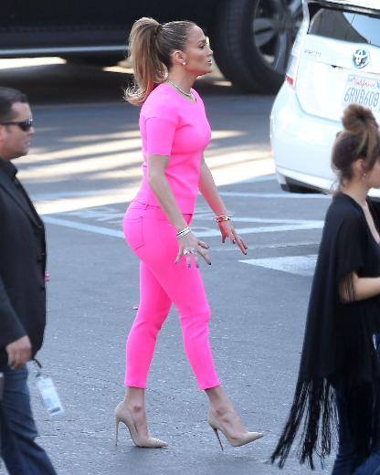 Jennifer Lopez rüzgar gibi geçti