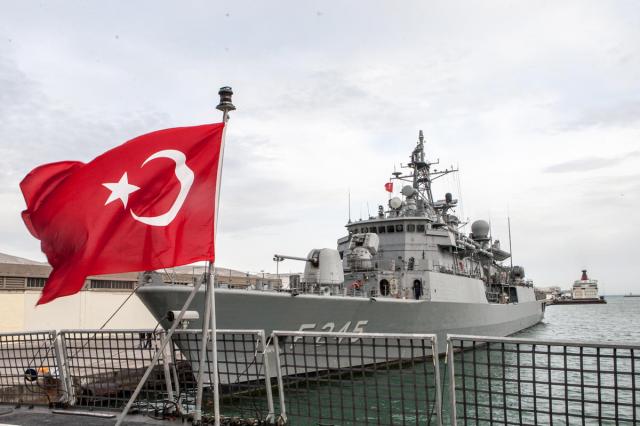 Türk Donanması Tunus'a Demir attı