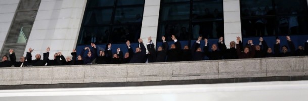 Başbakan Erdoğan ''balkon''dan seslendi
