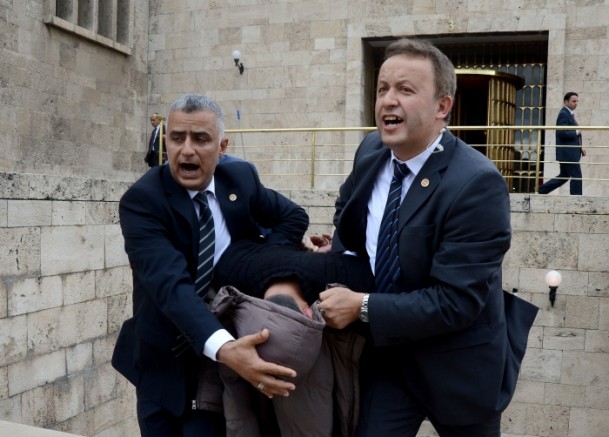 CHP Genel Başkanı Kılıçdaroğlu'na yumruklu saldırı
