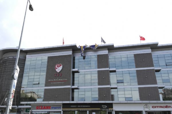 TFF binasında Fenerbahçe bayrağı!
