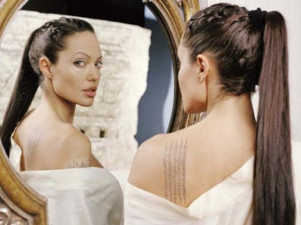 Angelina Jolie'yi hiç böyle görmediniz!