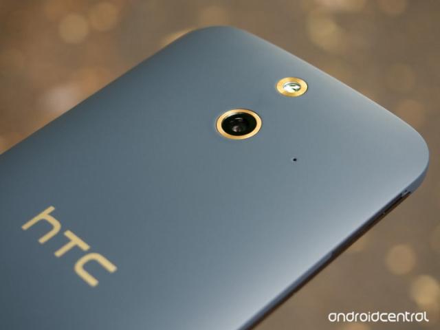 HTC One E8'e ilk bakış