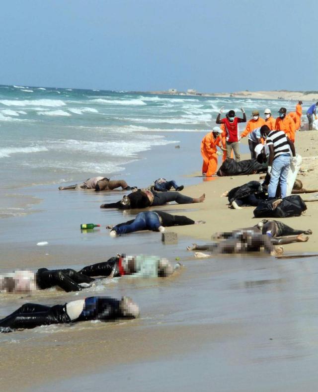 Libya'da sahilden ceset topladılar