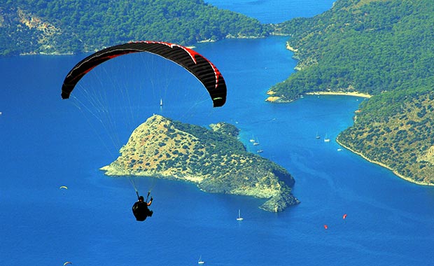 Türkiye'de 12 ay yamaç paraşütü