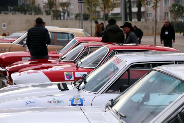 Bursa'da klasik otomobil turu