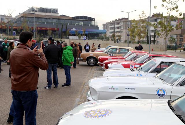 Bursa'da klasik otomobil turu