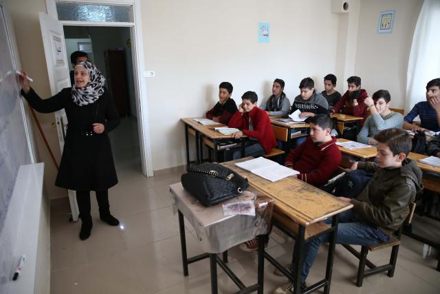 Suriyeli öğrencilerin geleceği için çalışıyorlar