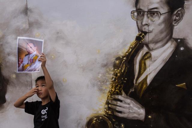 Kral Bhumibol Adulyadej Tayland'da anıldı