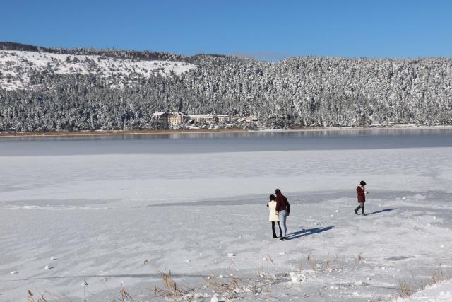Gölcük ve Abant Gölü buz tuttu