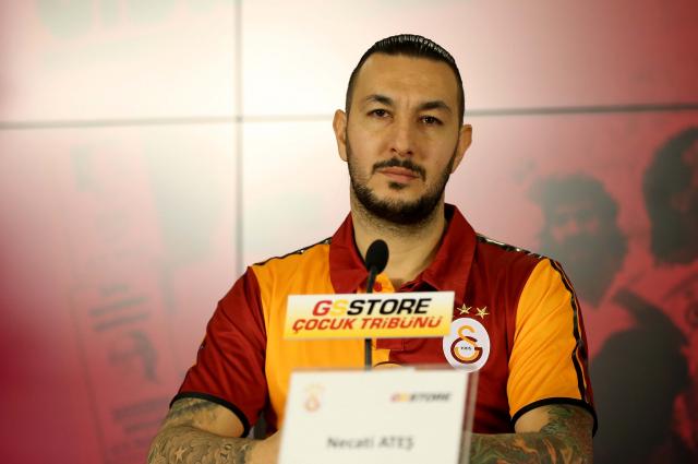 Galatasaray Retro Formalarını tanıttı