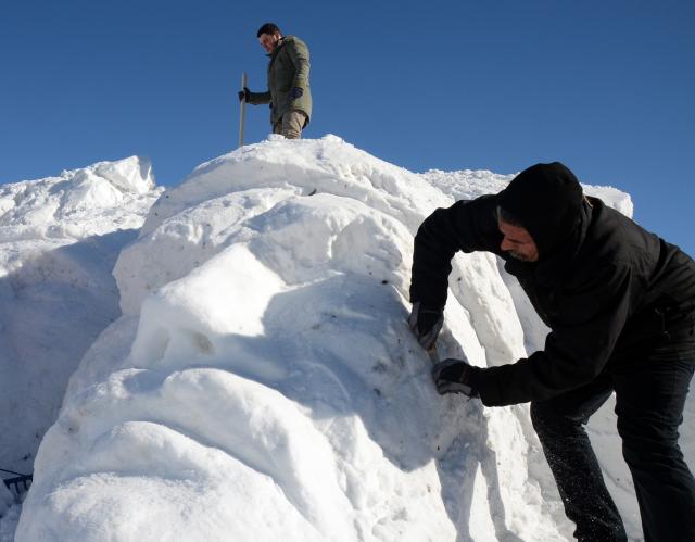 Sarıkamış Şehitleri Kardan Heykellerinin yapımına başlandı