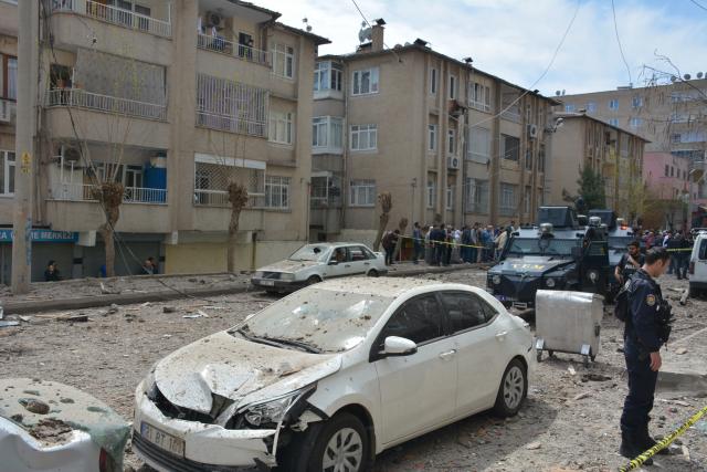 Diyarbakır'da patlamadan görüntüler!