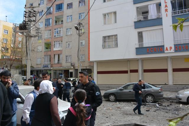 Diyarbakır'da patlamadan görüntüler!