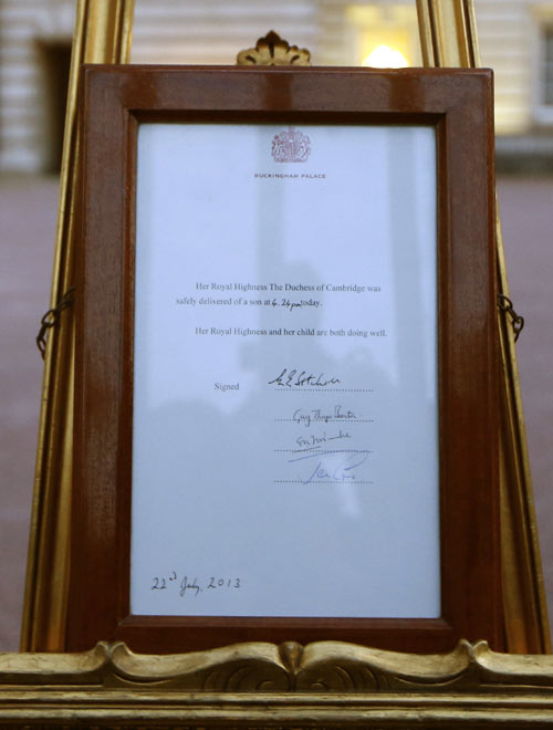 Dünyanın beklediği bebek doğdu!