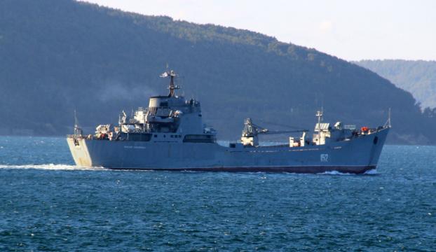 Rus askeri gemisi ile canlı hayvan taşıyan gemi çarpıştı