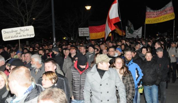 Almanyada İslam karşıtı gösteriler