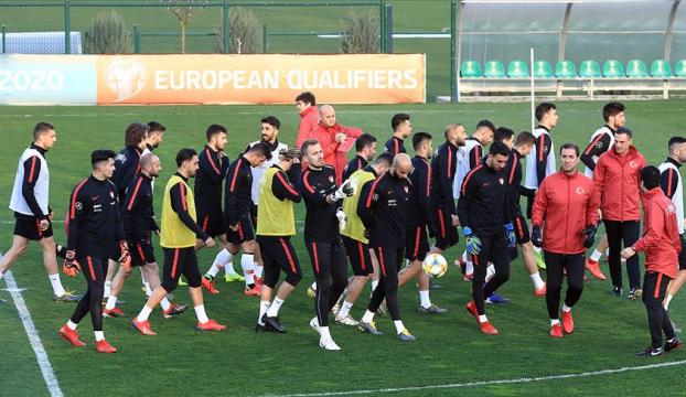 A Milli Futbol Takımı, Arnavutluk yolcusu