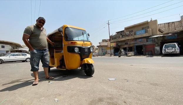 Iraklı eski asker, komutanlarının Musuldan kaçmasının faturasını tuk tuk şoförlüğü yaparak ödüyor